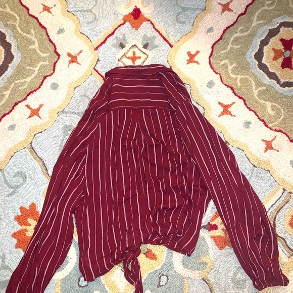 American Eagle Women’s Striped Button Up, Tie Front Long Sleeve Tee. - Picture 2 of 3